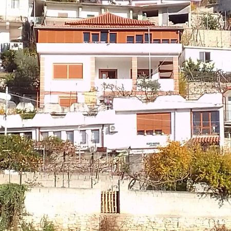 Elvi Aerd Apartment بيرات المظهر الخارجي الصورة