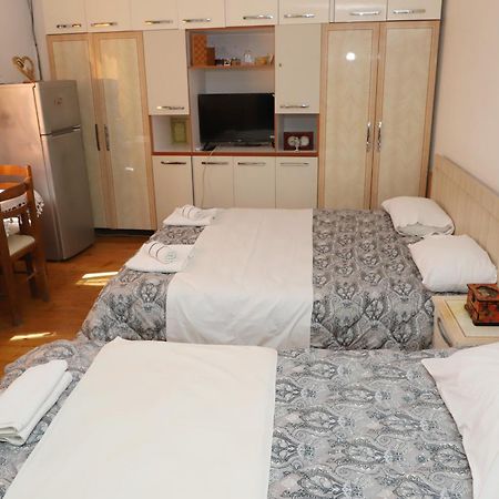 Elvi Aerd Apartment بيرات المظهر الخارجي الصورة
